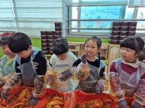 누리빛반 찾아오는 체험학습 - 김장 담그기 